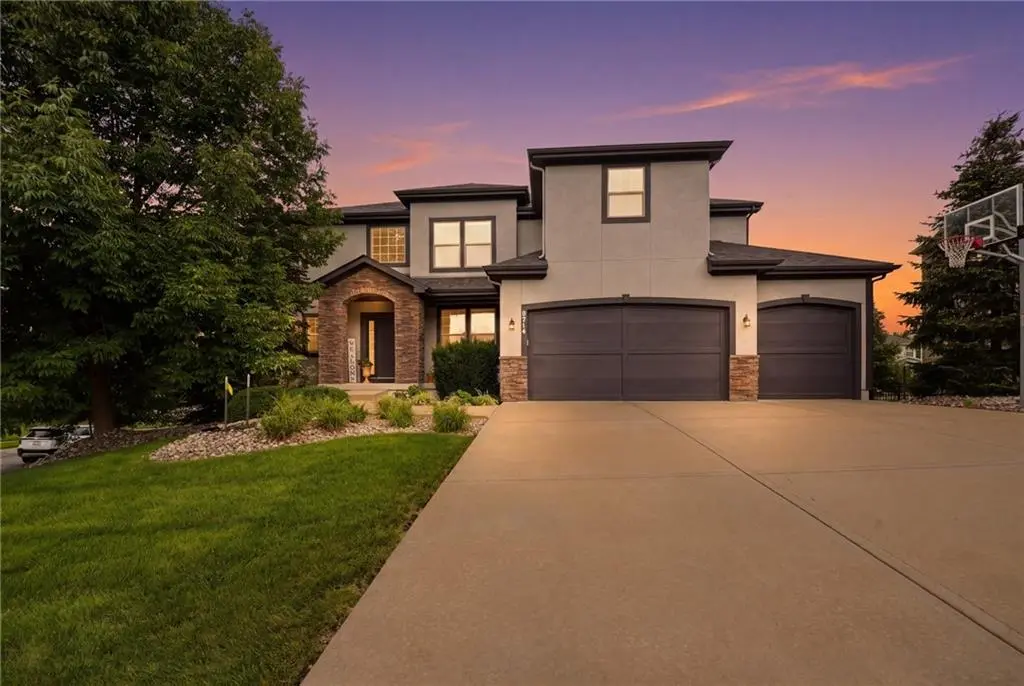 9314 W 163RD TER, Overland Park, KS 66085