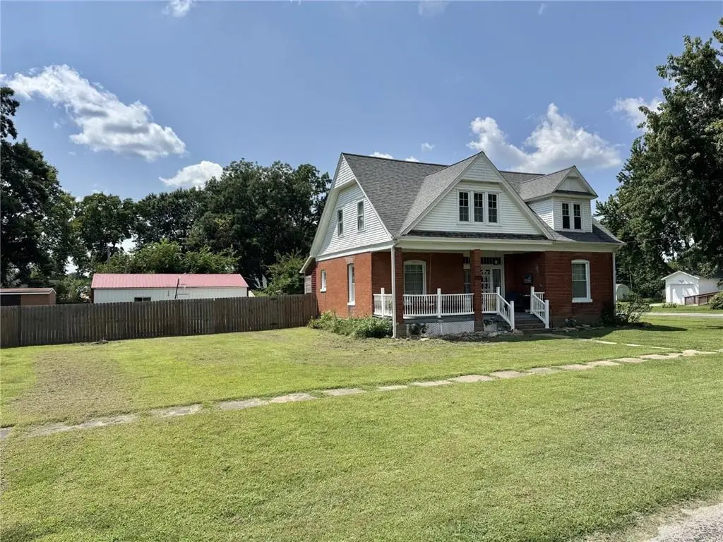 200 S Moulton ST, Leeton, MO 64761