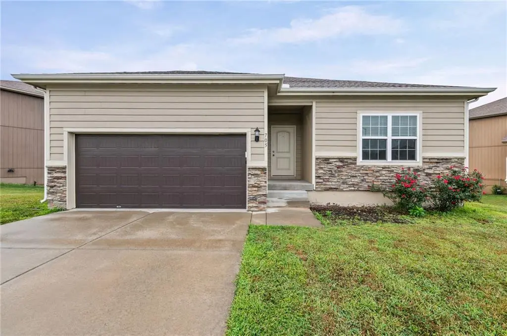 705 NW 111th TER, Kansas City, MO 64155