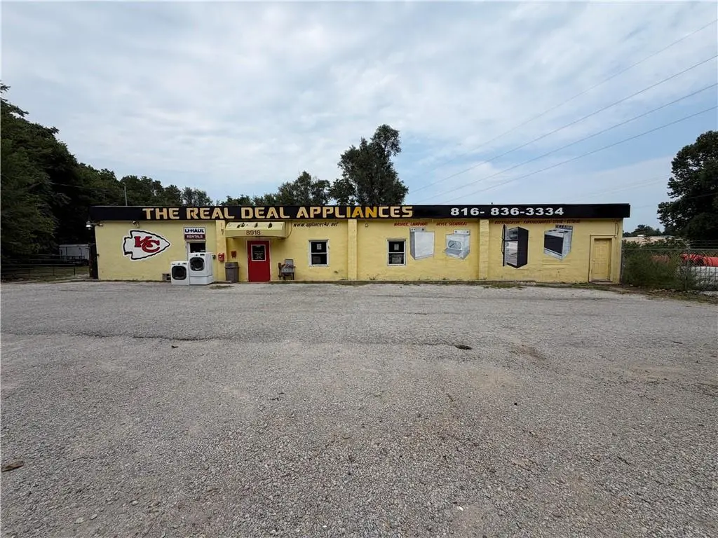 8918 E Winner RD, Independence, MO 64052