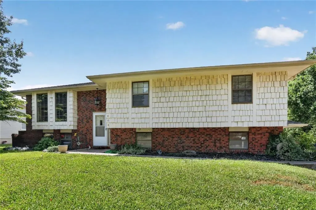 408 E Walnut ST, Odessa, MO 64076