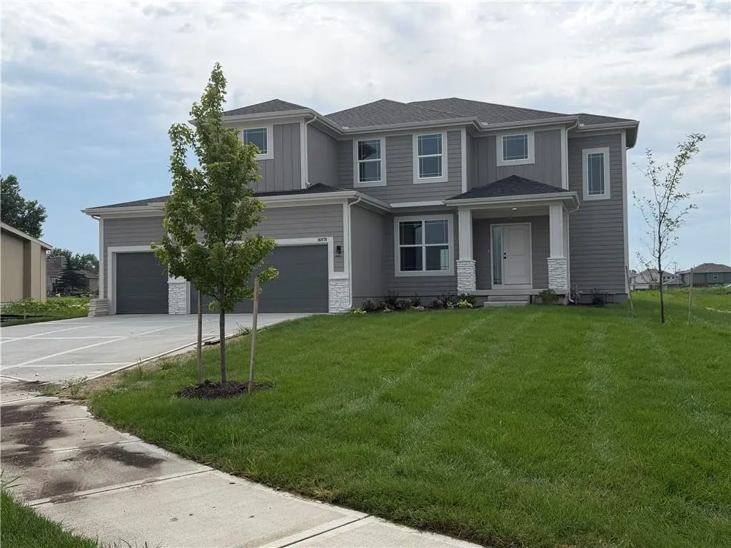 16978 S Brentwood ST, Olathe, KS 66062