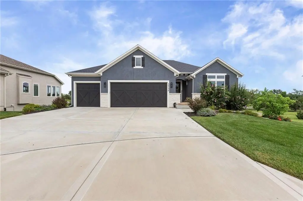 24736 W 112th ST, Olathe, KS 66061