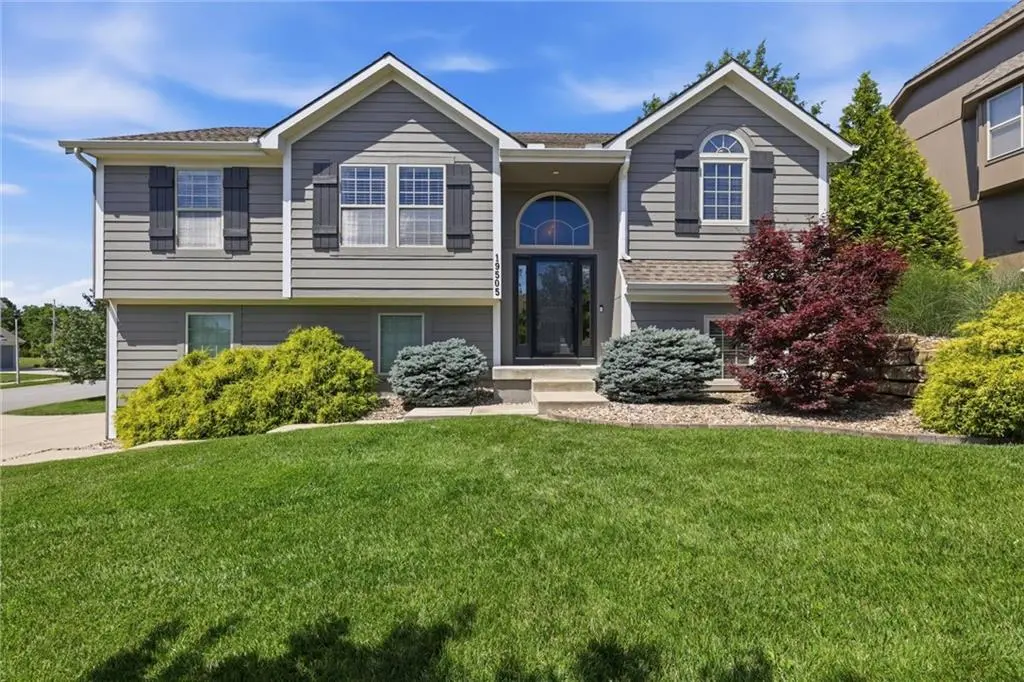 19505 W 110th ST, Olathe, KS 66061