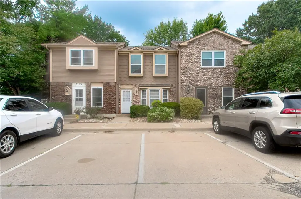 727 SW Liggett RD #B, Blue Springs, MO 64015