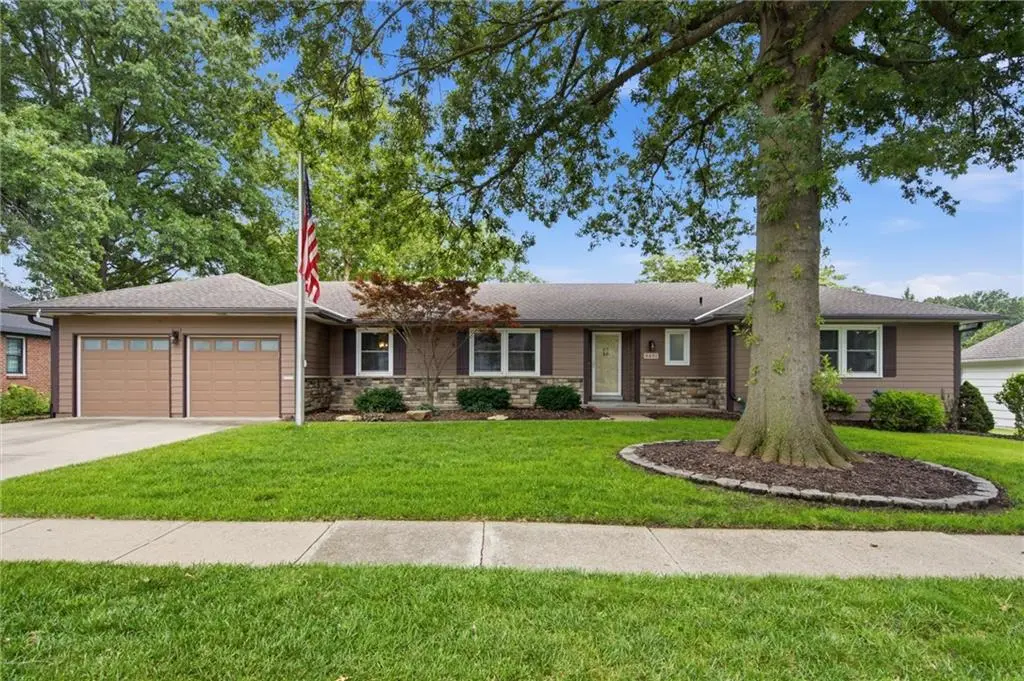 6901 W 101st TER, Overland Park, KS 66212