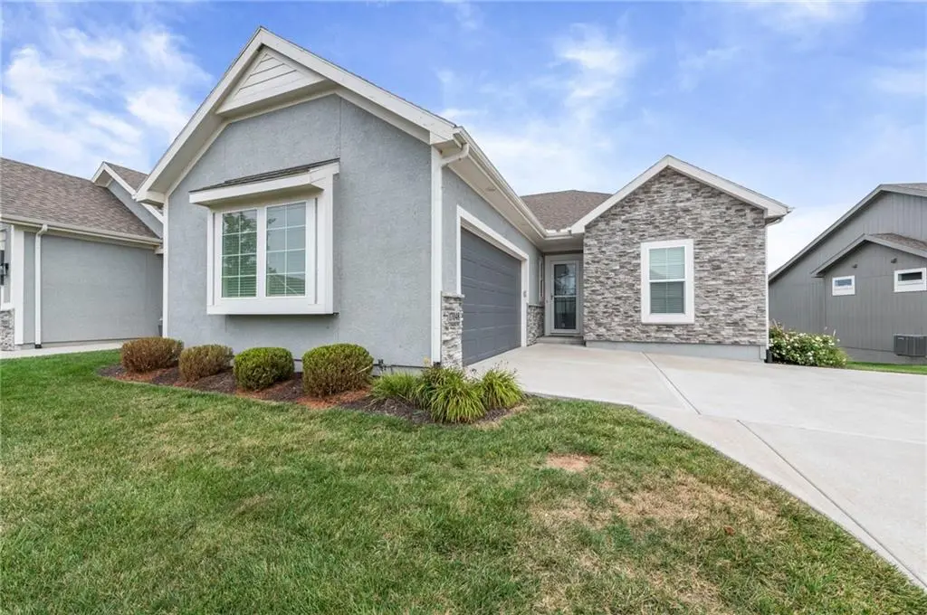 17048 W 168th PL, Olathe, KS 66062