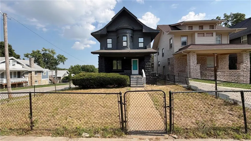 2500 E 42 ST, Kansas City, MO 64130