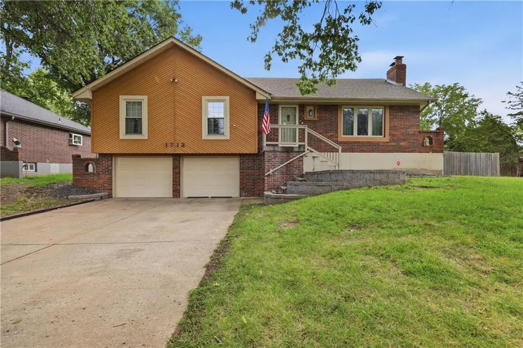 1712 SW 20th ST, Blue Springs, MO 64015