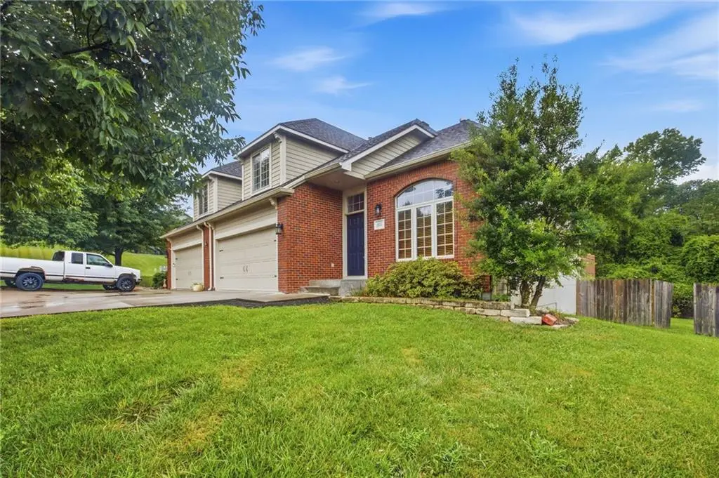 805 N Fieldstone DR, Lawrence, KS 66049