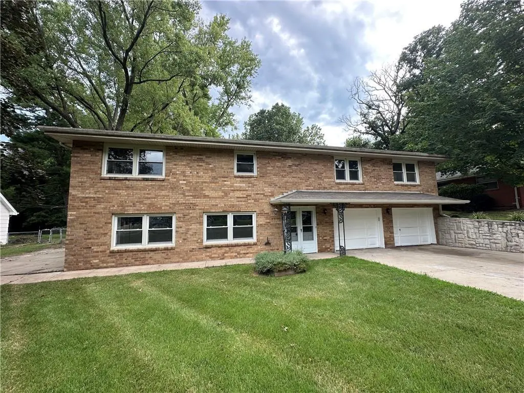 430 NW 58th ST, Kansas City, MO 64118