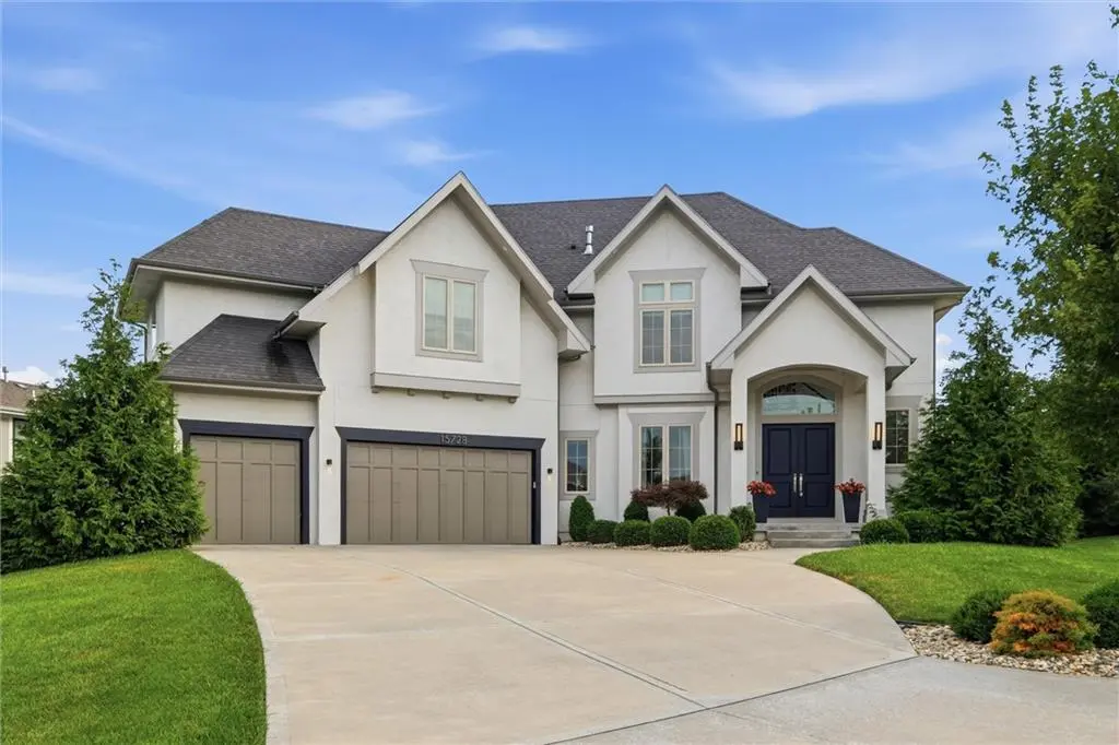 15728 Canterbury ST, Overland Park, KS 66224