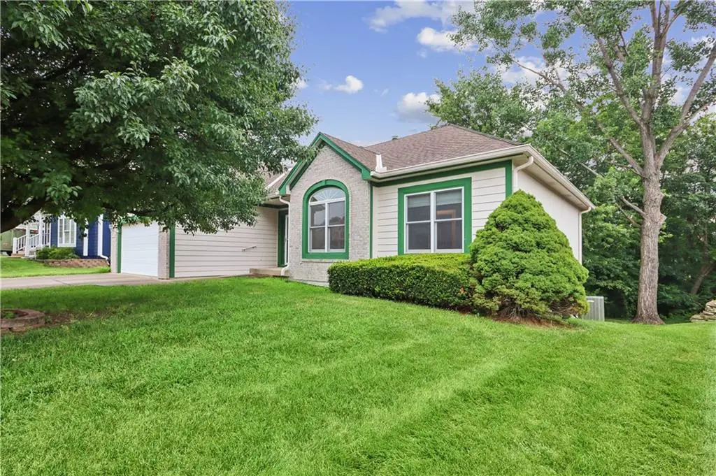 7723 N Conant AVE, Kansas City, MO 64152