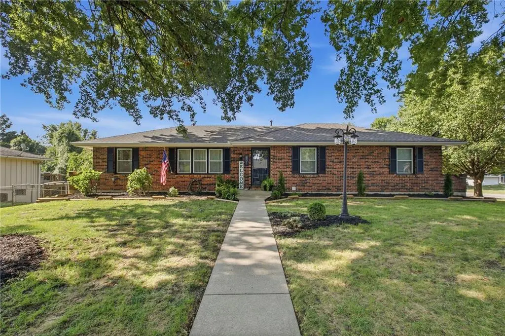 801 E 14th ST, Oak Grove, MO 64075