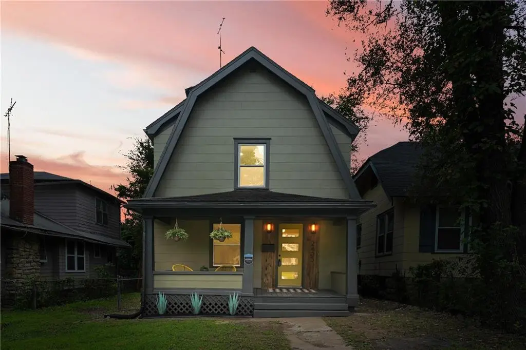 2403 E 69th TER, Kansas City, MO 64132