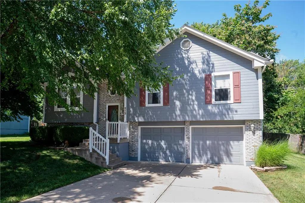 212 Breezeway LN, Pleasant Hill, MO 64080