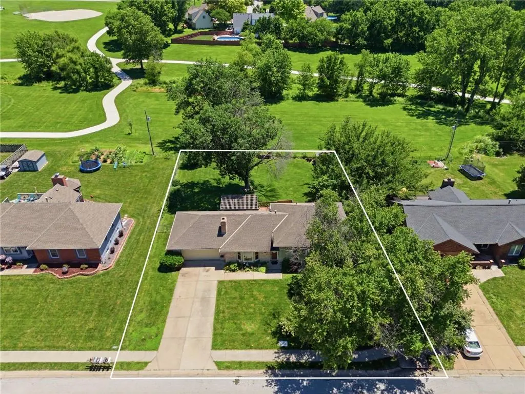 503 S Park DR, Raymore, MO 64083