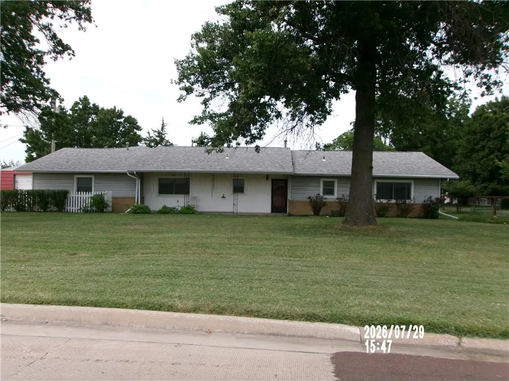220 W Garfield ST, Iola, KS 66749