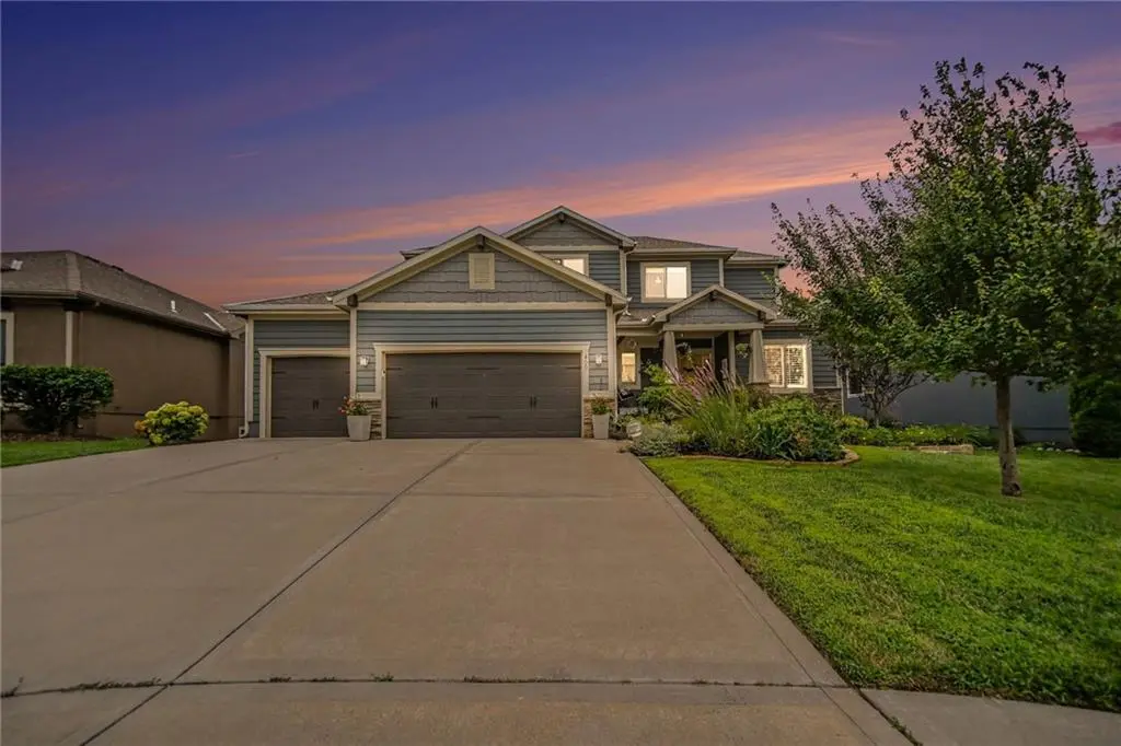 400 Mill Creek DR, Lee's Summit, MO 64063