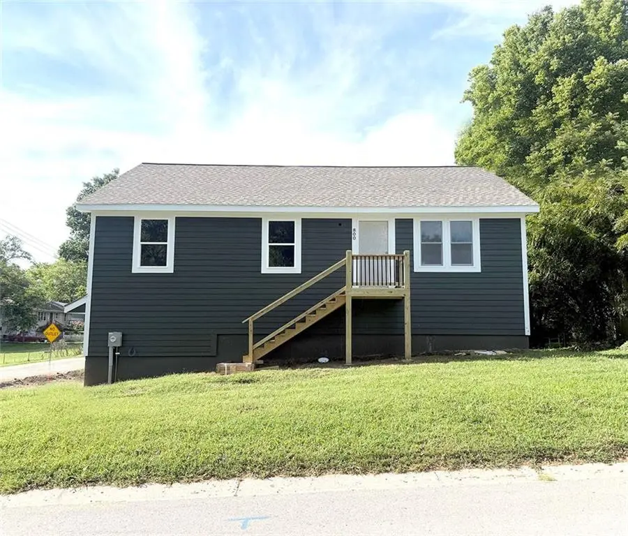 800 SW South AVE, Blue Springs, MO 64015
