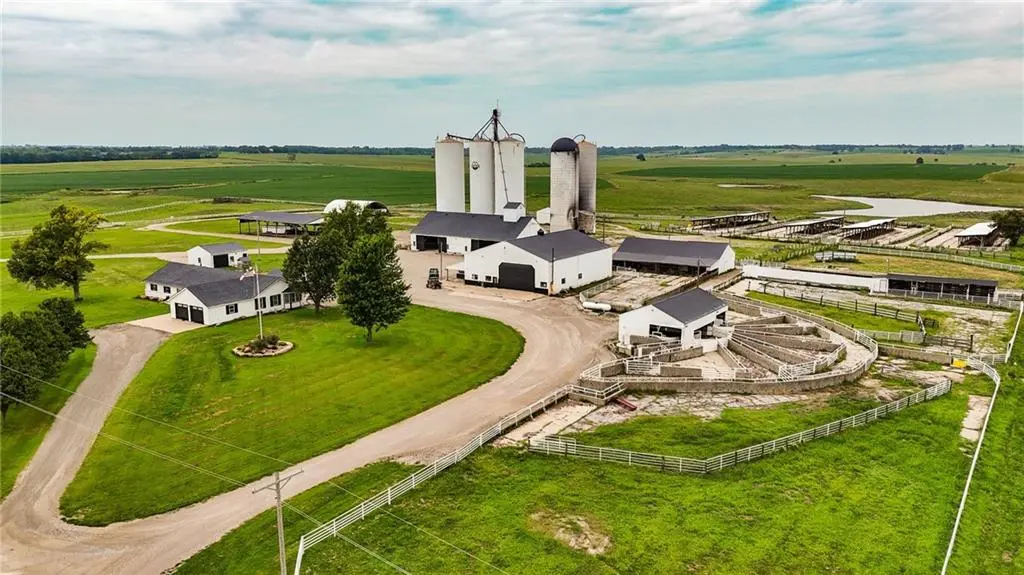 198 N 1250 RD, Berryton, KS 66409