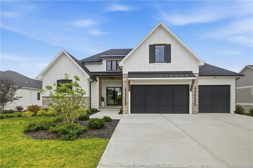 10675 W 142nd TER, Overland Park, KS 66221