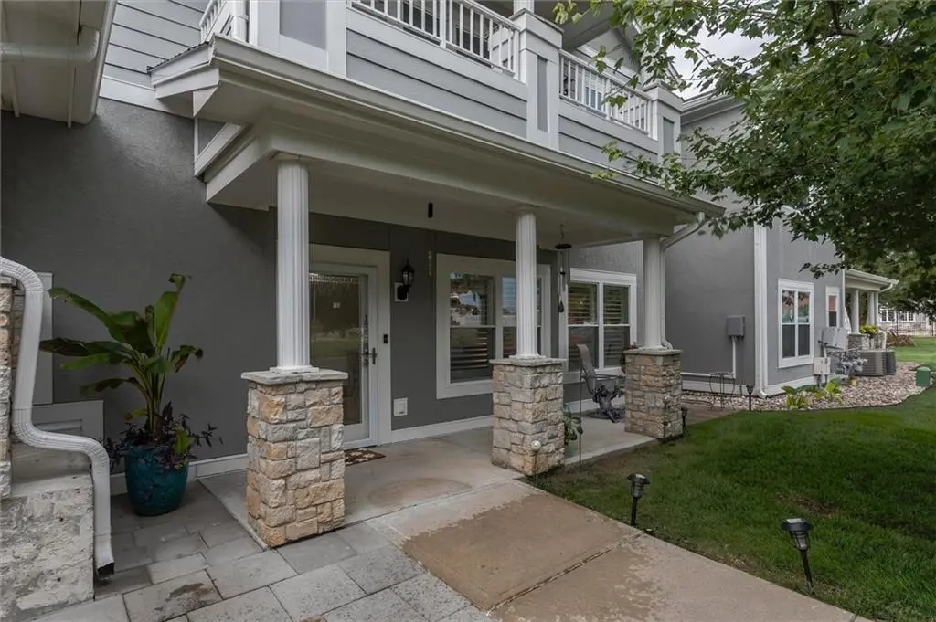 11721 S ROUNDTREE #103 ST, Olathe, KS 66061
