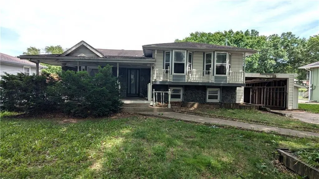 1209 SW Madison ST, Lee's Summit, MO 64081