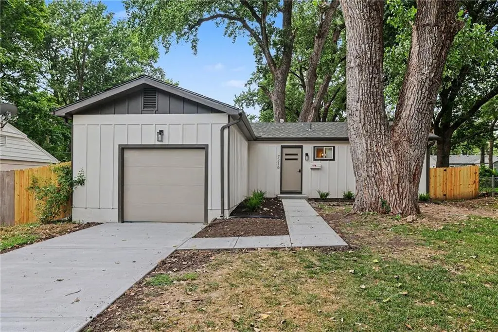 7216 Beverly ST, Overland Park, KS 66204