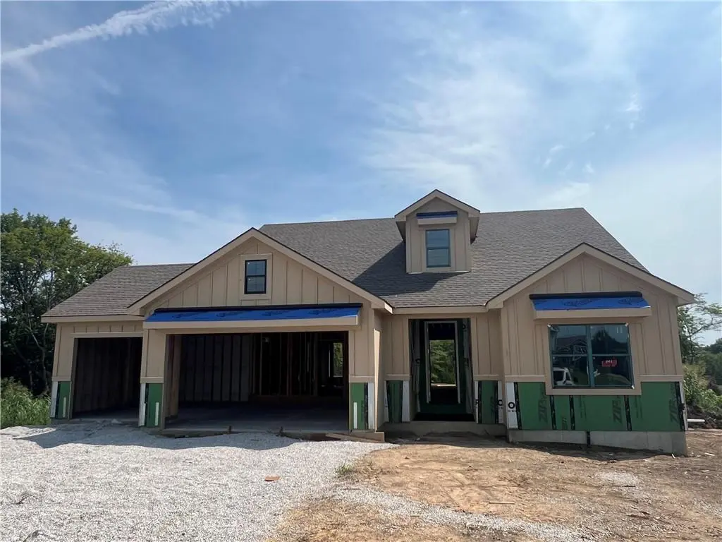 21401 Twin Oaks Pkwy, Peculiar, MO 64078