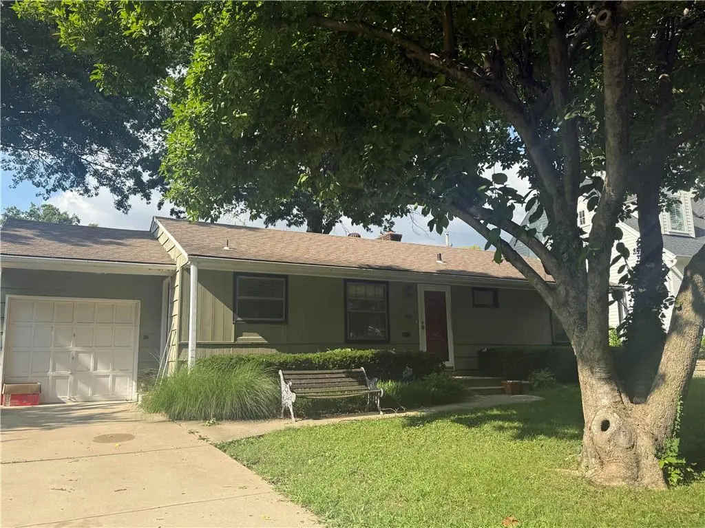7155 Cherokee DR, Prairie Village, KS 66208