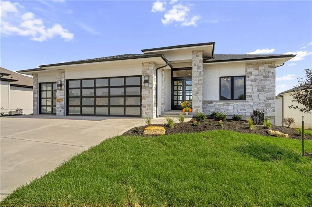 21501 W 80th ST, Shawnee, KS 66220