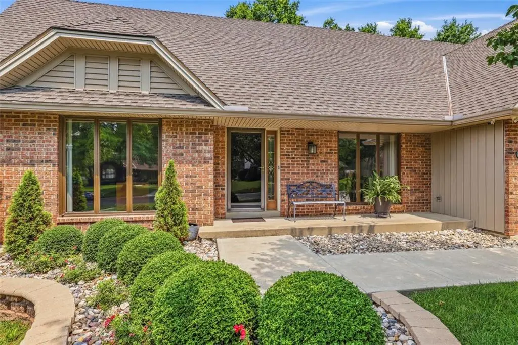 6312 W 108th ST, Overland Park, KS 66211