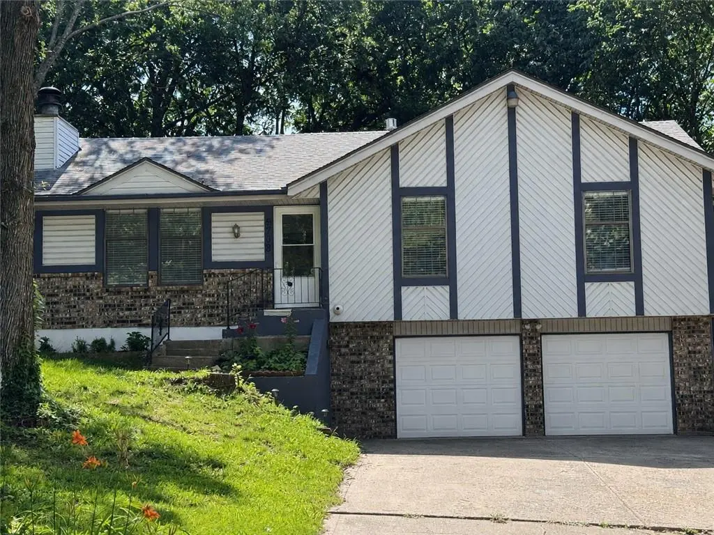 6708 N Broadway ST, Kansas City, MO 64118
