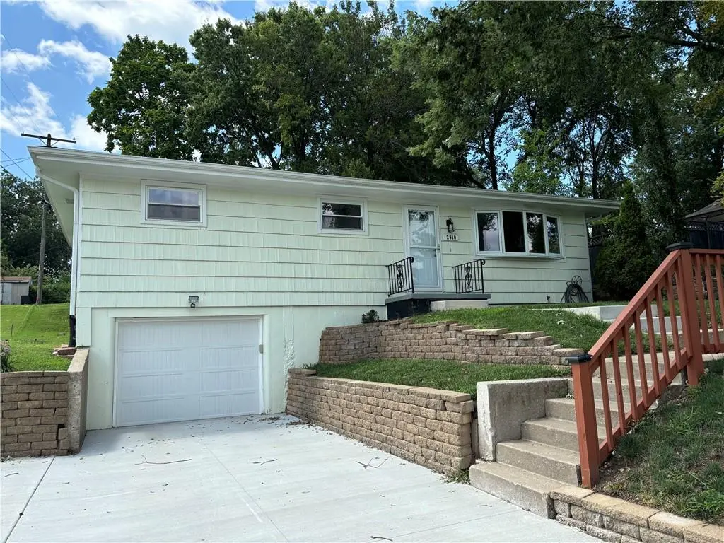 2910 N 32nd ST, St Joseph, MO 64596