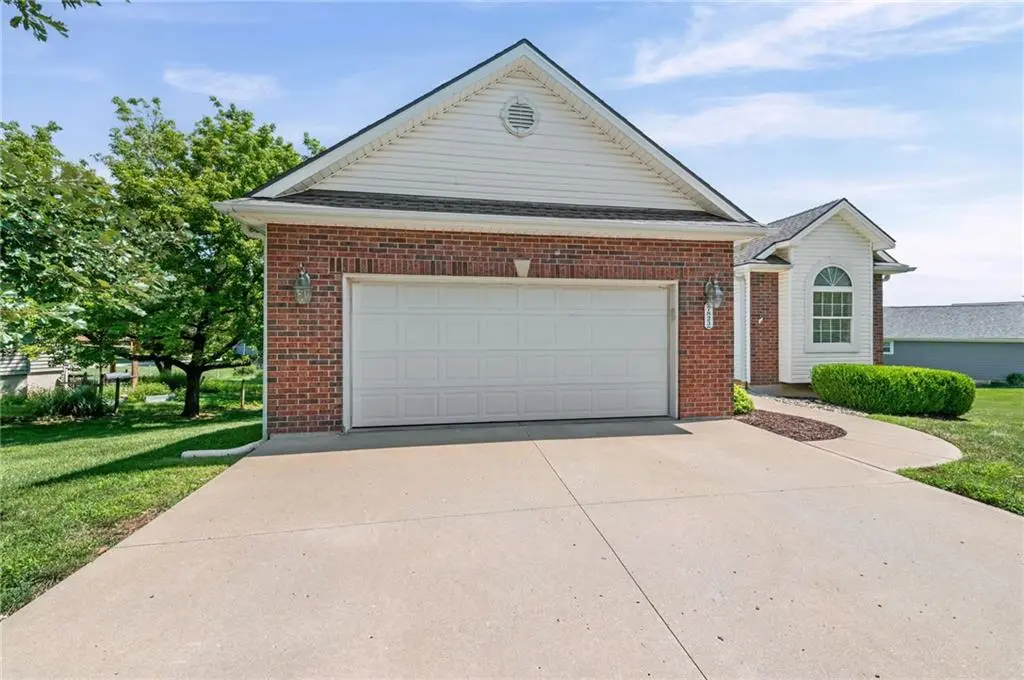 7823 N Liberty ST, Kansas City, MO 64118