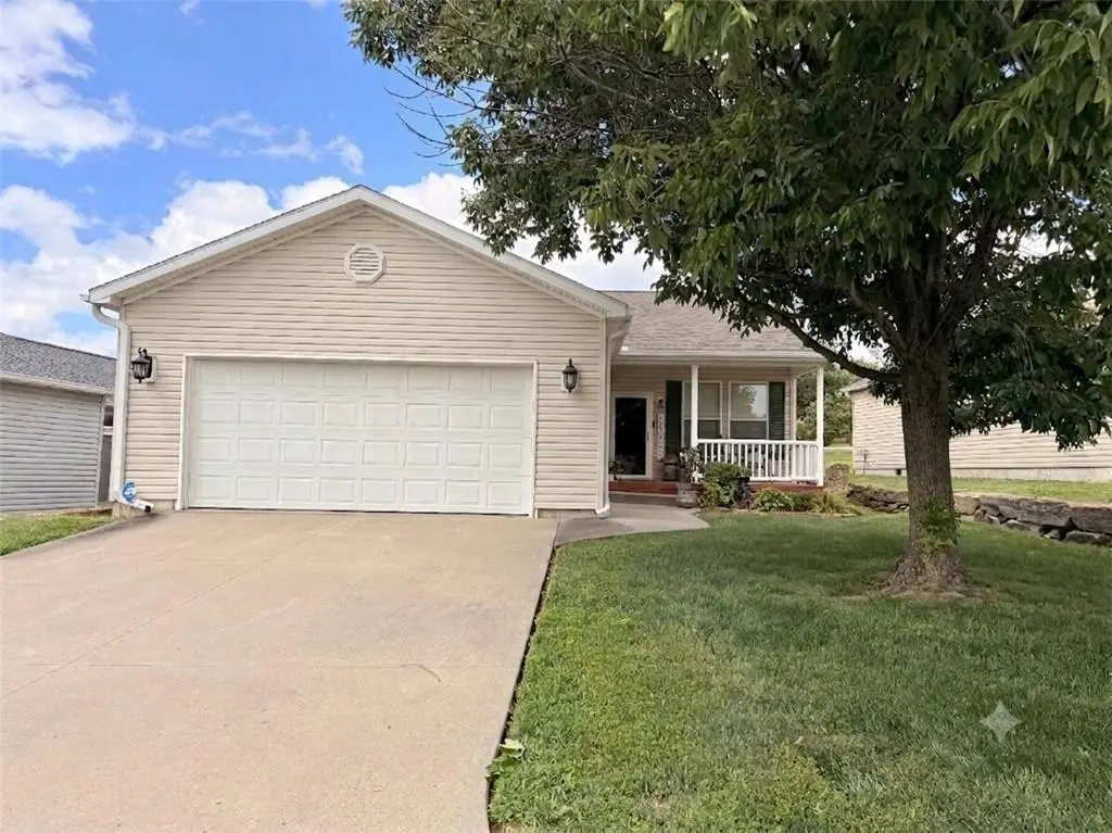 12218 N Pomona AVE, Kansas City, MO 64163