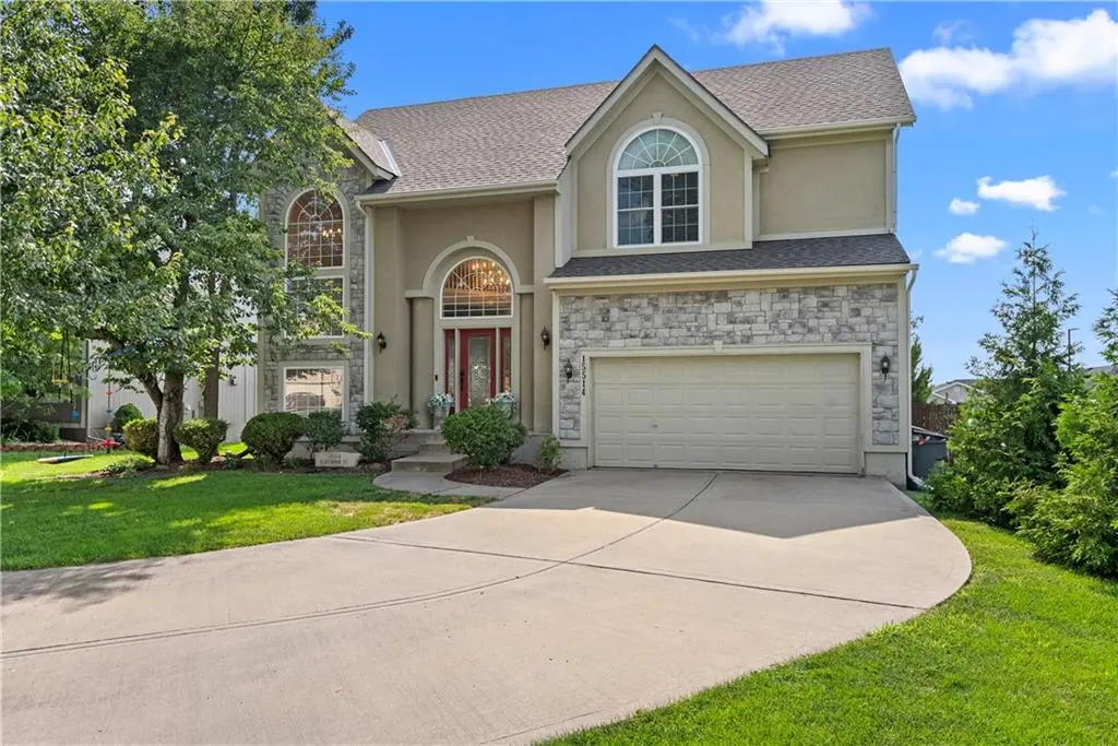 15514 S HUNTER ST, Olathe, KS 66062