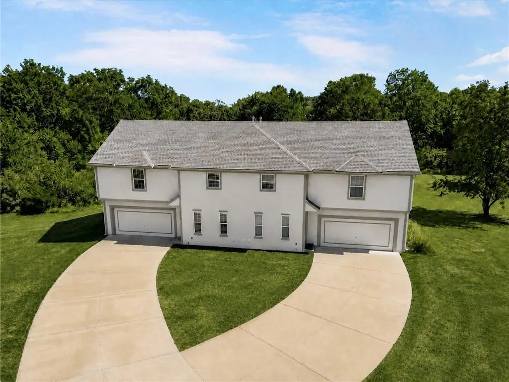 5129 Woodland DR, Shawnee, KS 66218
