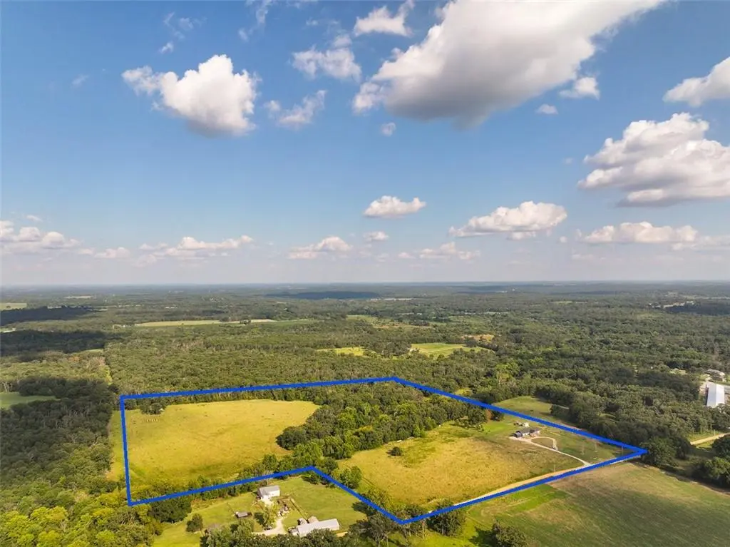 9735 S 325 RD, El Dorado Springs, MO 64744
