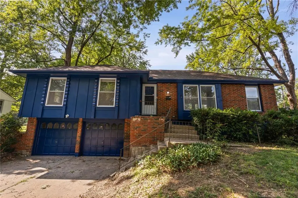 11038 Greenwood RD, Kansas City, MO 64134