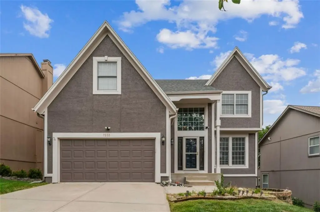 7233 Cottonwood DR, Shawnee, KS 66213