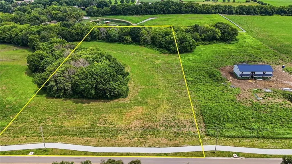 1007 N Ward RD, Raymore, MO 64083