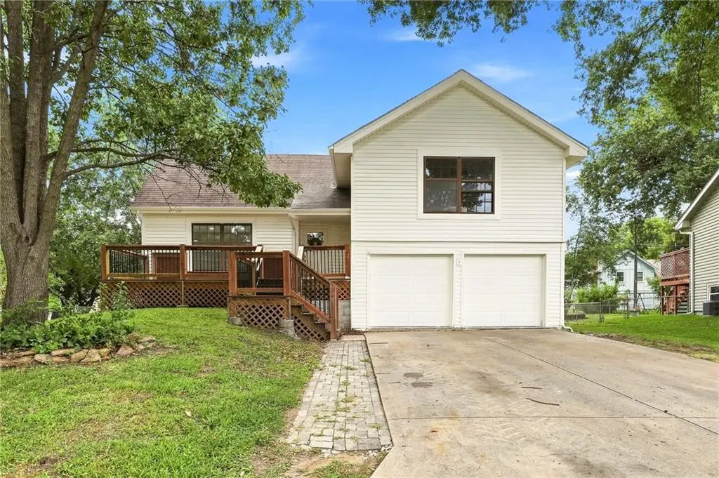 1517 Scarborough ST, Olathe, KS 66062