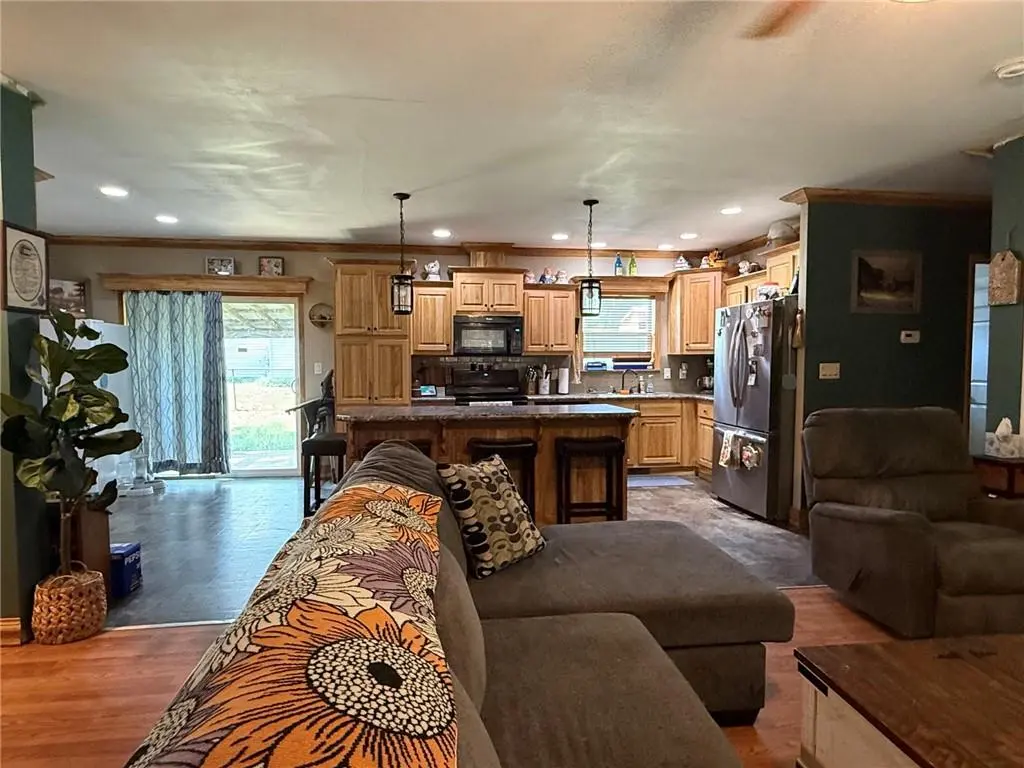 207 N Jefferson ST, Oregon, MO 64473