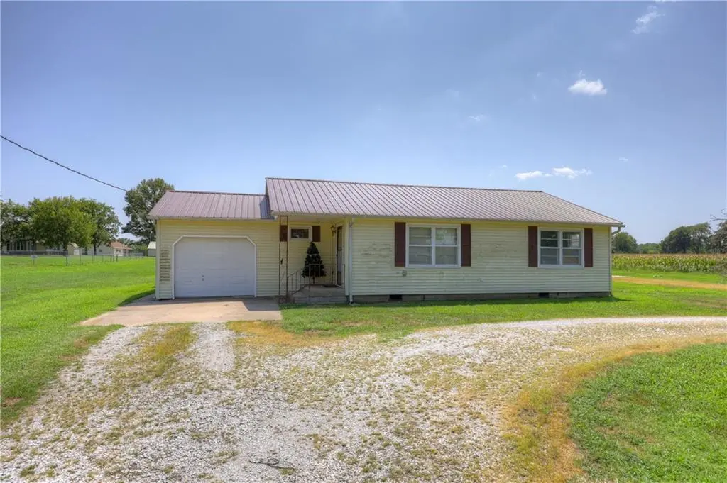 1030 W Country RD, Columbus, KS 66725