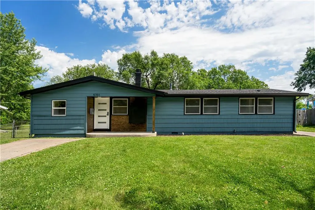 5701 N Highland AVE, Gladstone, MO 64118