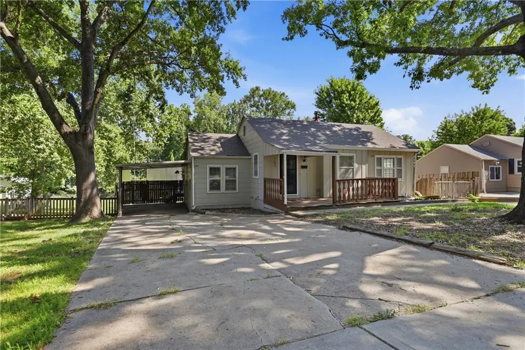 9604 E 67th TER, Raytown, MO 64133