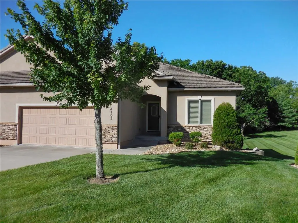 4102 NE Chapel Manor CT, Lee's Summit, MO 64064