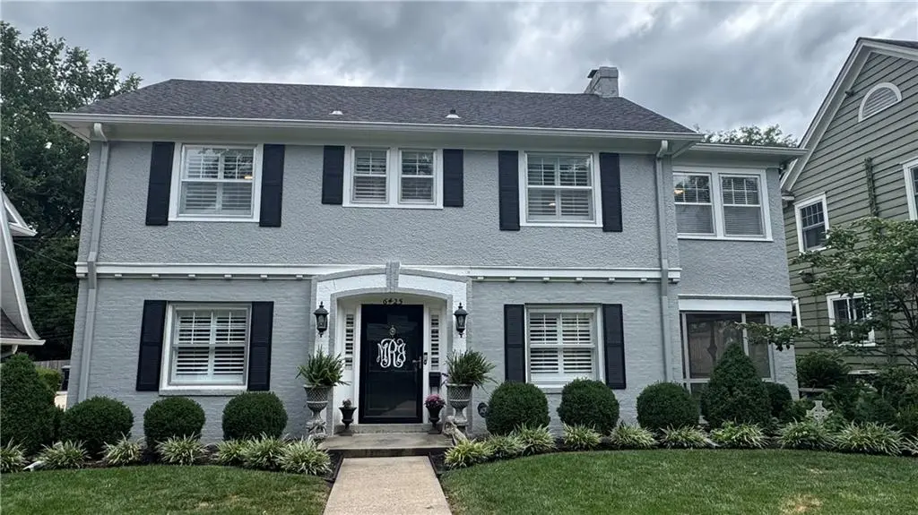 6425 Summit ST, Kansas City, MO 64113